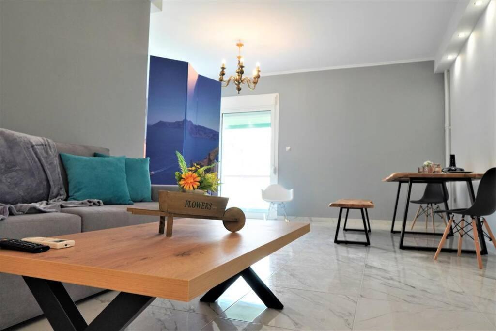 3bd Next To Metro Luxury Athens