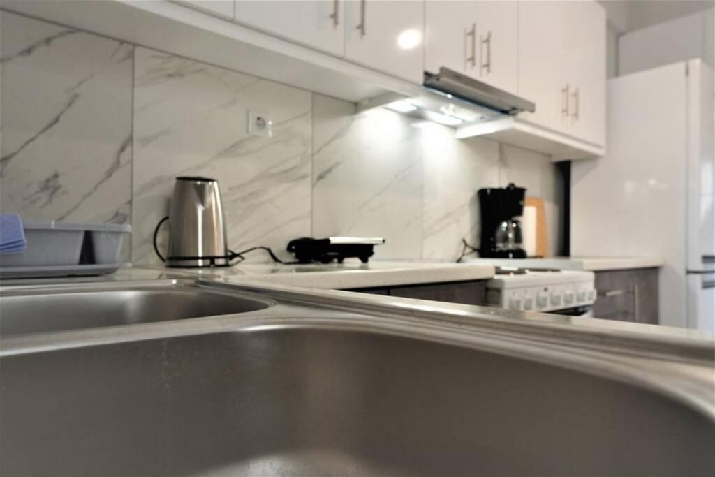 3bd Next To Metro Luxury Atény