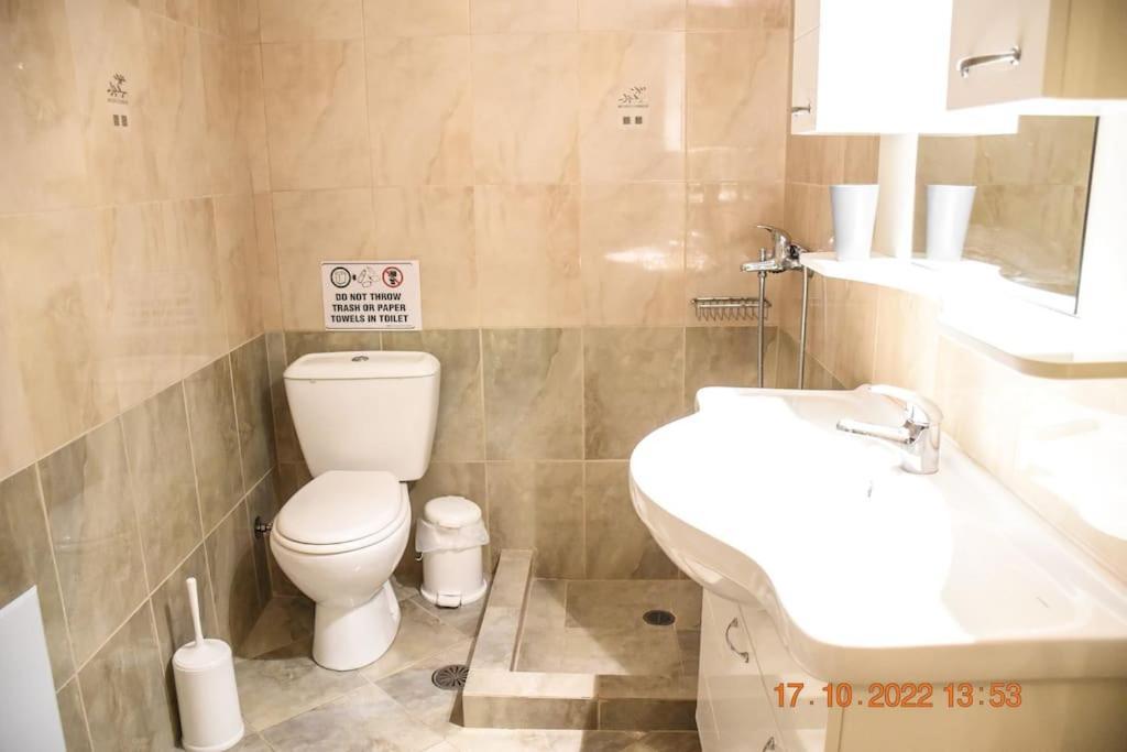 3bd Next To Metro Luxury Apartment Athens